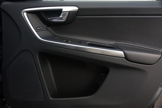 2016 Volvo XC60 T6 R-Design Platinum